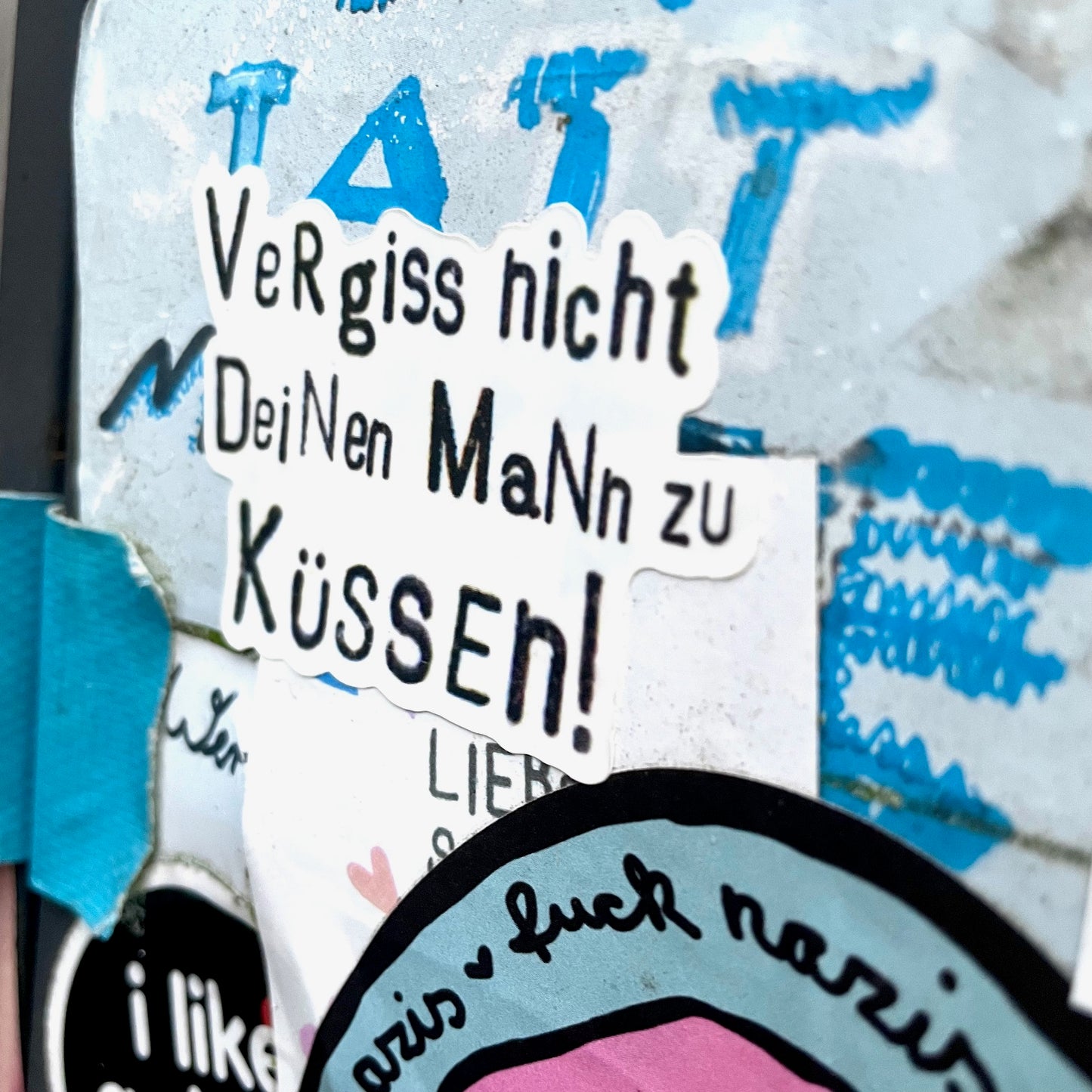 Sticker // Vergiss nicht deinen Mann zu Küssen