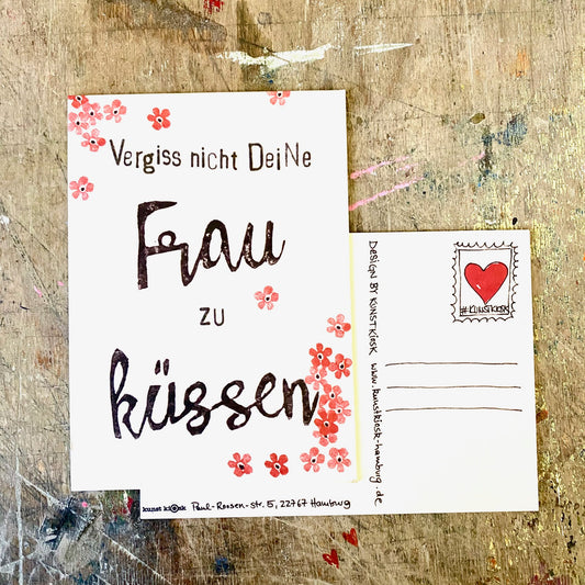 kuki Postkarte "Vergiss nicht deine Frau zu küssen"