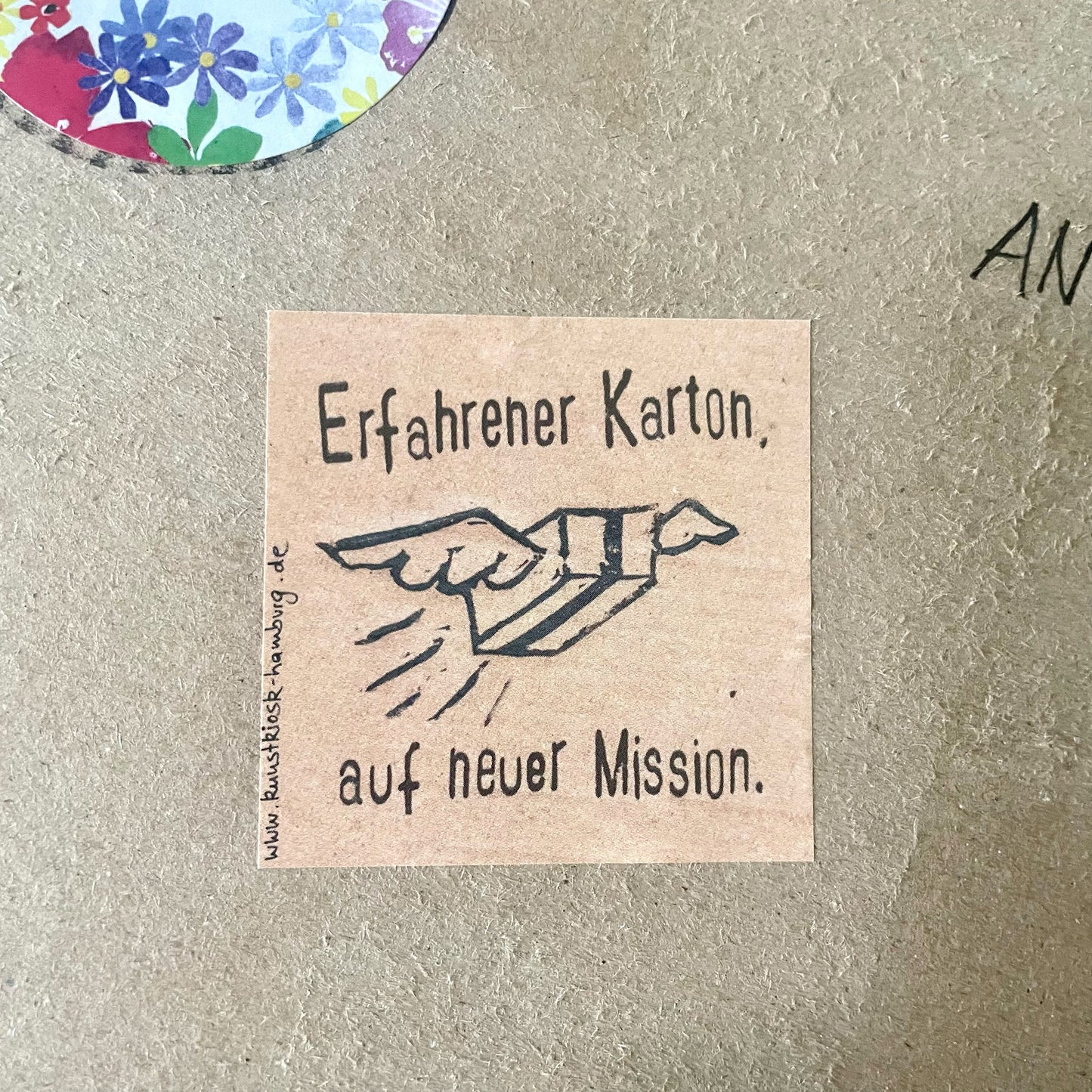 Aufkleber /Sticker “Erfahrener Karton auf neuer Mission”