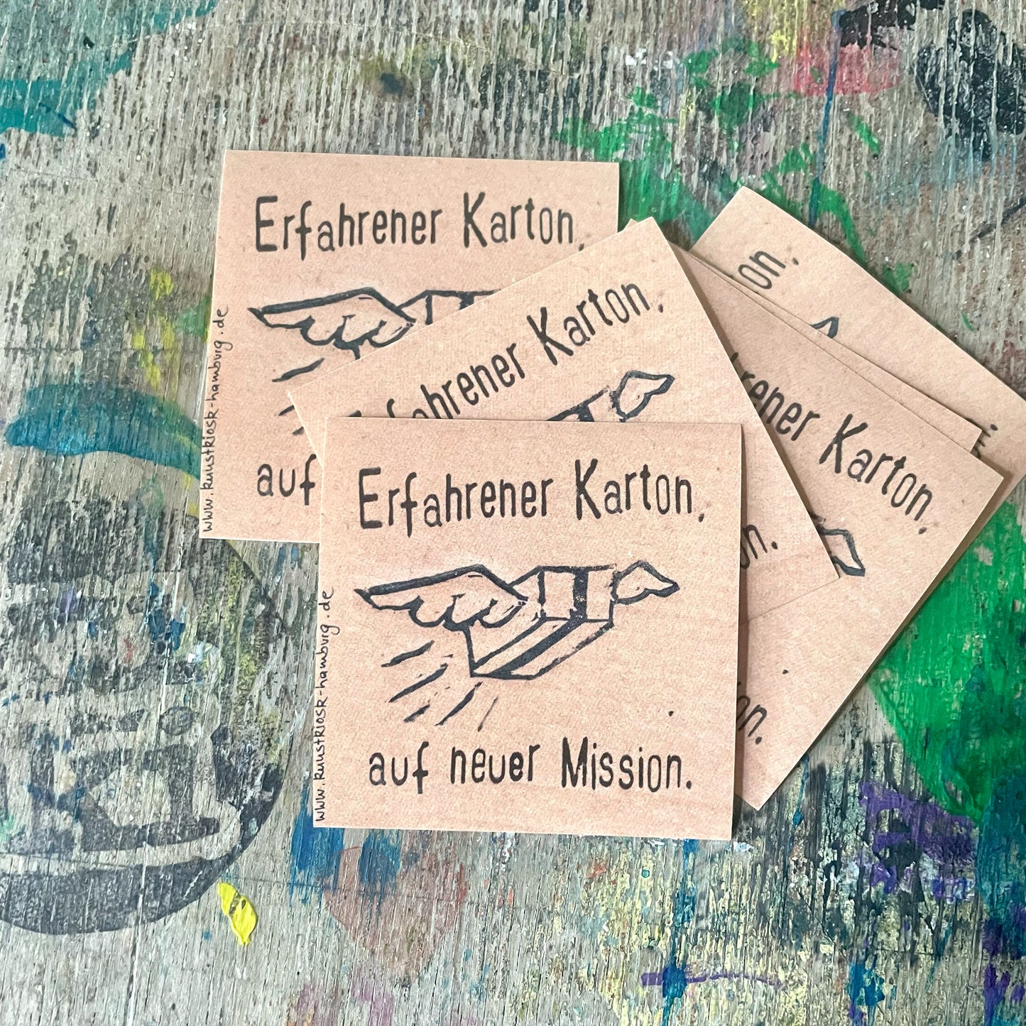 Aufkleber /Sticker “Erfahrener Karton auf neuer Mission”
