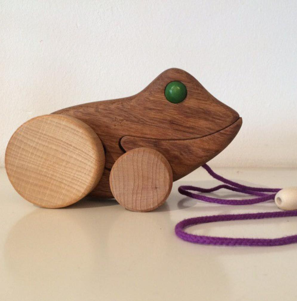 Frosch aus Holz
// Holzspielzeug Sternengasse