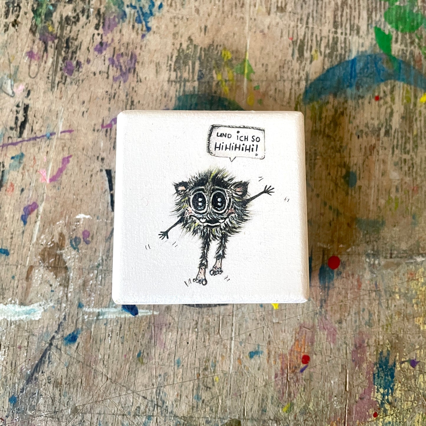 "hihihi" by Maddesign.hh // MonStarZ auf Holz