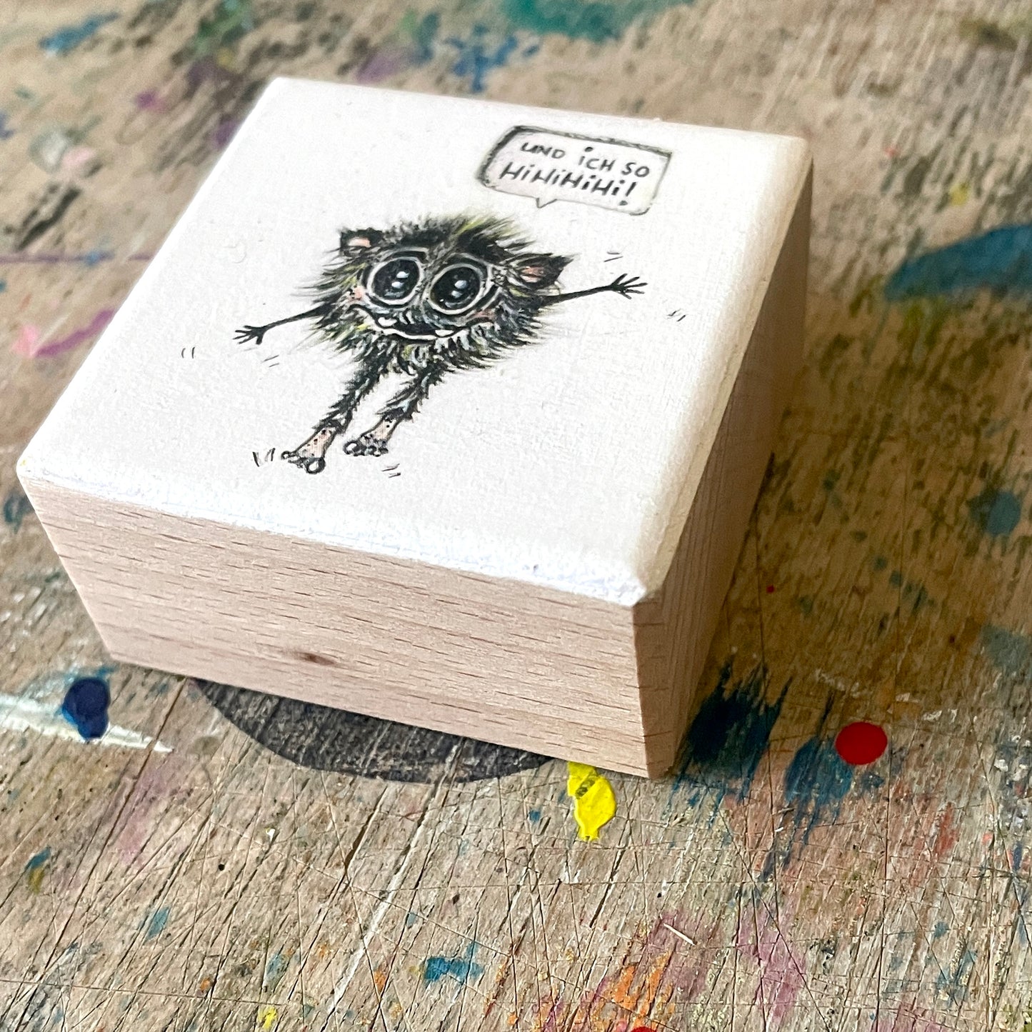 "hihihi" by Maddesign.hh // MonStarZ auf Holz