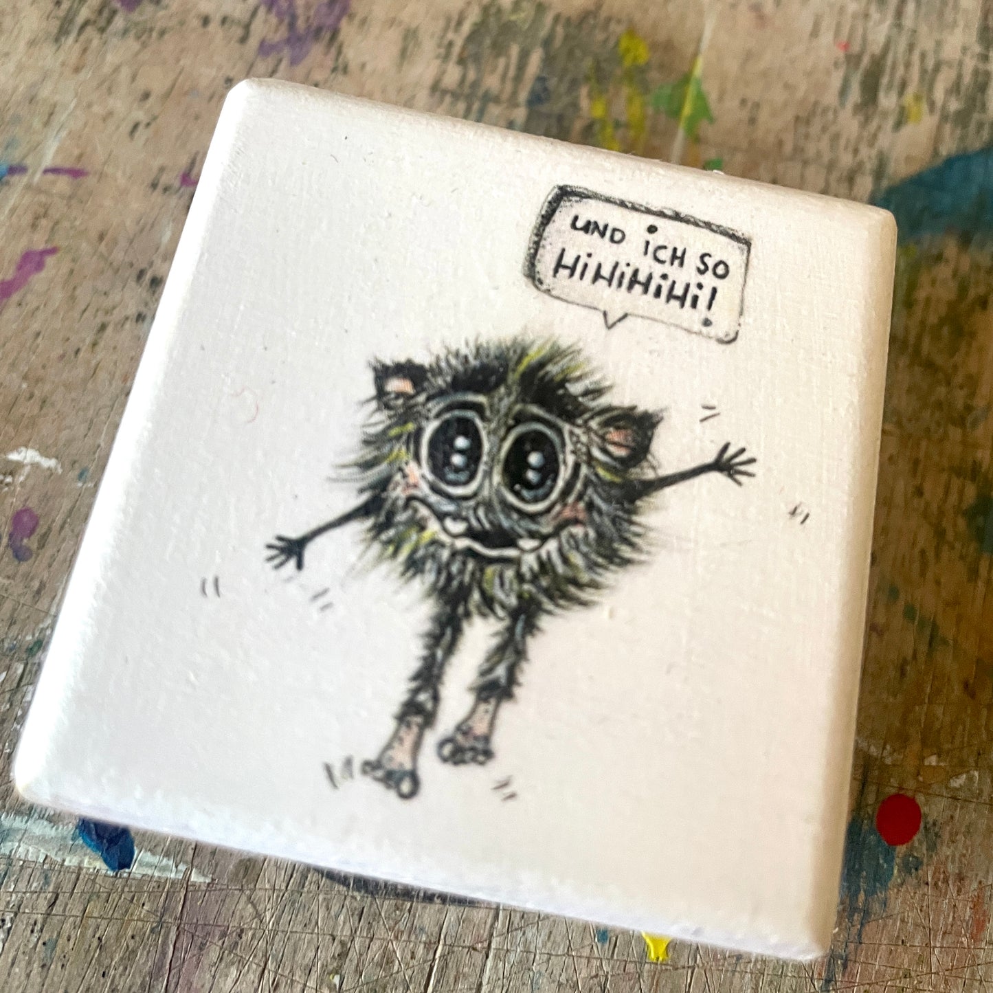 "hihihi" by Maddesign.hh // MonStarZ auf Holz