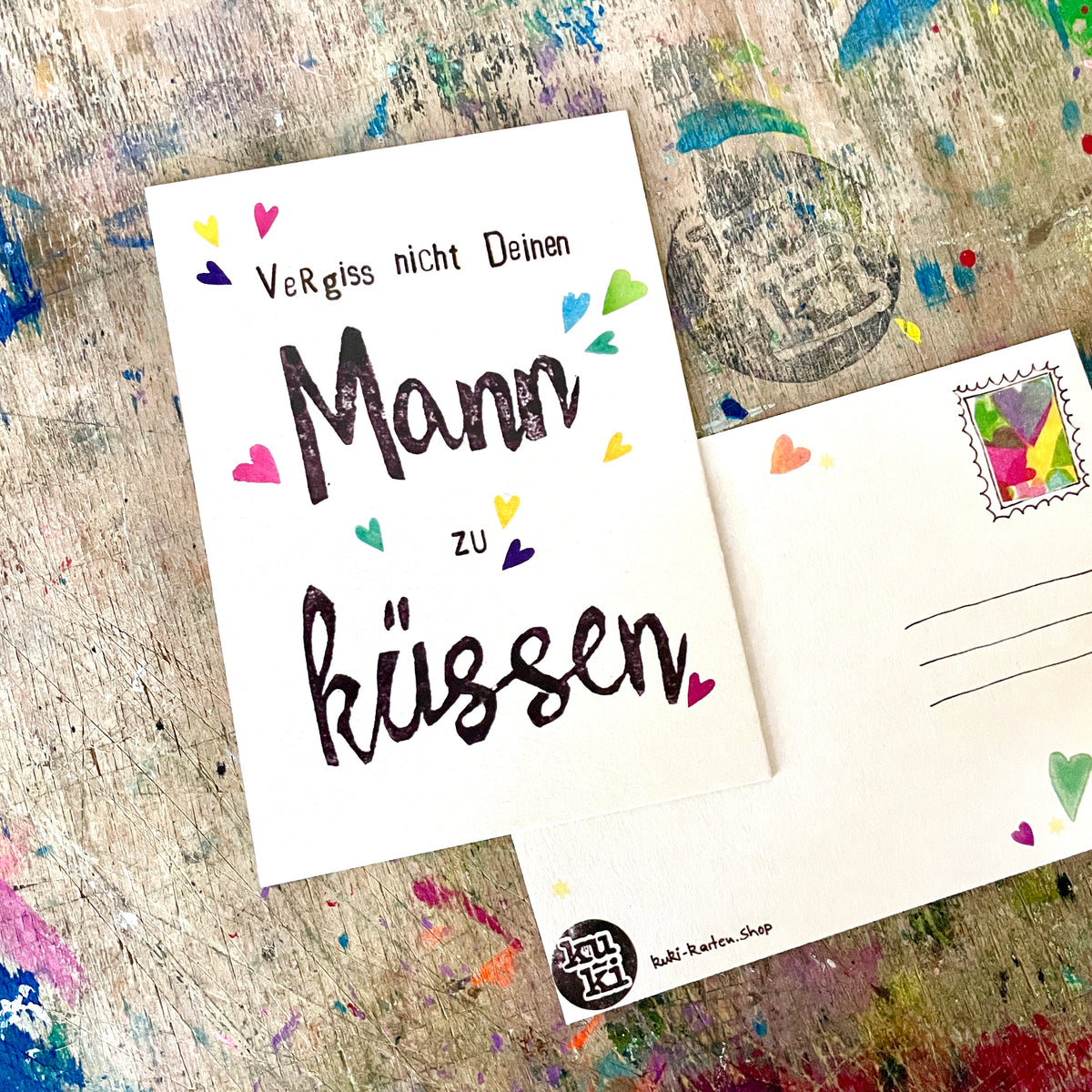 kuki Postkarte "Vergiss nicht deinen Mann zu küssen"