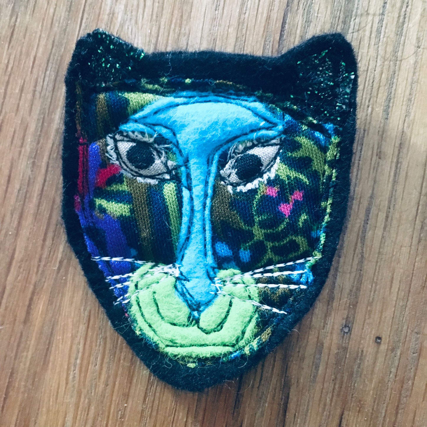 Brosche Textile Art // Wild Cat