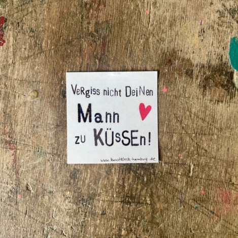kuki Sticker // "Vergiss nicht deinen Mann zu Küssen"